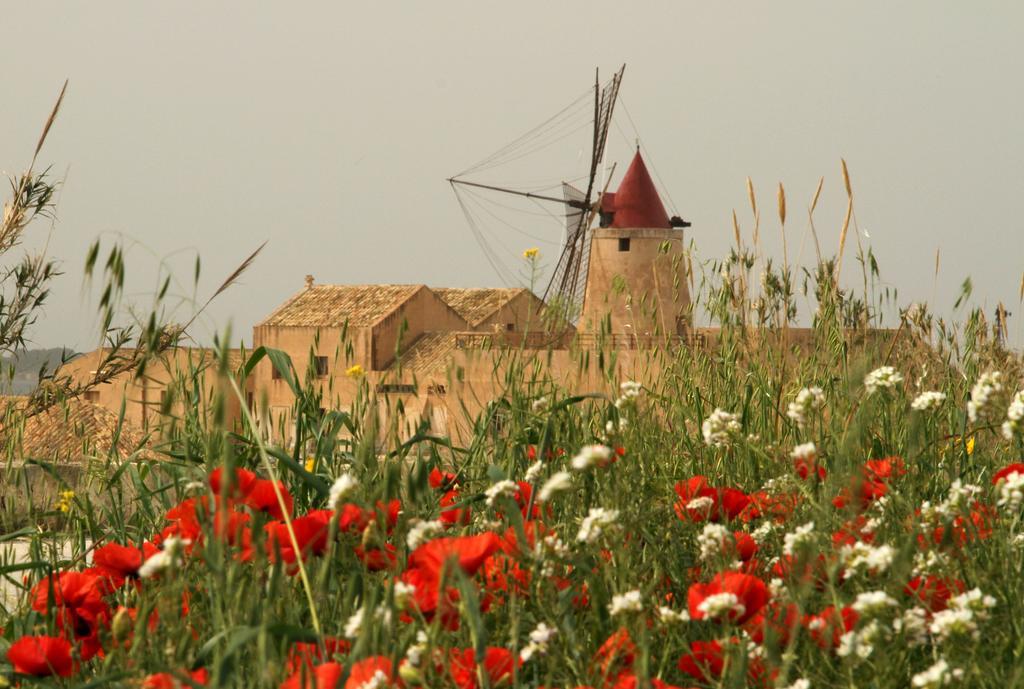 Borgo Della Luna Бирги Веки Стая снимка
