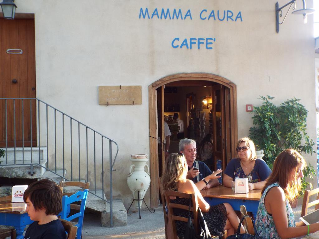 Borgo Della Luna Бирги Веки Стая снимка